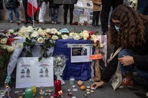Şase adolescenţi, acuzaţi de implicare în asasinarea unui profesor din Franţa. A fost decapitat după ce le-a arătat caricaturi Charlie Hebdo cu Profetul Mahomed