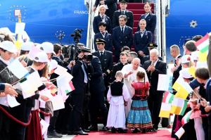 Momentul în care Papa Francisc a aterizat în Ungaria. Întâlnirea sa cu premierul Viktor Orban stă sub semnul războiului din Ucraina
