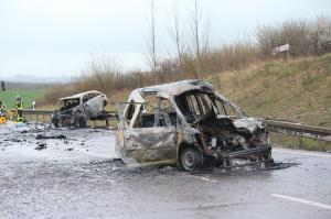 "Nu am văzut așa ceva în 25 de ani". Cinci prieteni de 19 ani au murit arși într-un Mercedes izbit de un BMW, pe contrasens. Groază pe un drum din Germania