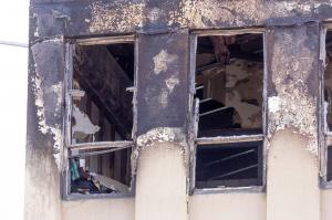 Incendiul îngrozitor izbucnit la un hostel din Noua Zeelandă, tratat de autorităţi ca fiind suspect. Cel puţin 6 oameni au murit, alţi 11 sunt dispăruţi