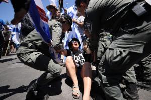 Parlamentul din Israel a adoptat legea controversată care limitează puterea Curţii Supreme. Proteste la Ierusalim. FOTO