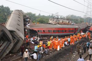 Scene cumplite la o lună de la catastrofa feroviară din India. Zeci de cadavre nu au fost încă revendicate: autorităţile nu ştiu ce să facă cu ele