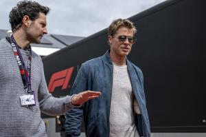Brad Pitt se ia la întrecere cu Lewis Hamilton. Joacă rolul unui pilot iar filmările au loc la Silverstone chiar în timpul Marelui Premiu