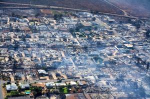 Cel puţin 56 de morţi şi câteva mii de persoane lăsate fără casă de incendiile de vegetaţie din Hawaii. Flăcările au distrus un întreg oraş-staţiune