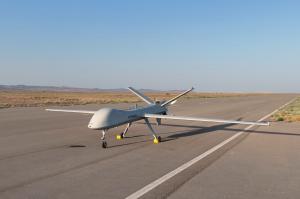 Iranul prezintă o nouă dronă cu o rază de acţiune de 2.000 km şi o autonomie de 24 de ore. Poate transporta orice fel de muniţie şi bombe