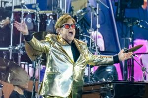 Elton John a ajuns la spital, după ce a căzut în casă. În ce stare se află artistul de 76 de ani