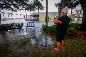 Momentul în care uraganul Idalia loveşte nordul Floridei. E cea mai puternică furtună din ultimii 125 de ani