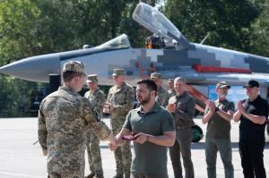 Volodimir Zelenski a pilotat un F-16 în simulator şi a doborât un bombardier rusesc Tu-95