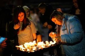 Doi adolescenți de 15 şi 16 ani, înjunghiați mortal de mai multe persoane în Bristol. Atacul sângeros a şocat comunitatea
