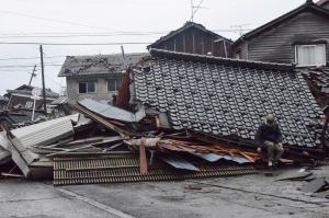"Nicio casă nu mai este în picioare. Situaţia este catastrofală". Bilanţul cutremului din Japonia a urcat la 62 de morţi