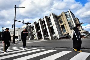 Bilanț negru după cutremurul devastator din Japonia. Numărul morților a ajuns la 73. Autoritățile continuă să caute supravieţuitorii