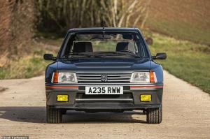 Cu cât se licitează un Peugeot 205 Turbo 16 din 1985. Maşina prinde 100 de km/oră în 6 secunde şi are doar 16 mii de km parcurşi