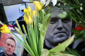 Alexei Navalnîi, înmormântat astăzi la un cimitir din Moscova, sub ochii poliției. Îndemn pentru ruși să participe la funeralii