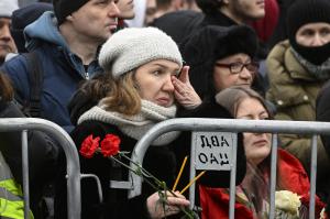 Coadă de 2 km la înmormântarea lui Alexei Navalnîi. Ruşii care l-au omagiat au strigat "Putin, criminal" şi "Rusia fără Putin"