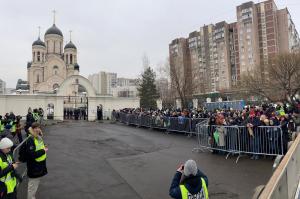 Coadă de 2 km la înmormântarea lui Alexei Navalnîi. Ruşii care l-au omagiat au strigat "Putin, criminal" şi "Rusia fără Putin"