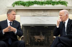 Iohannis, primit de Biden la Casa Albă: "Prioritatea e de a nu permite Rusiei să câştige în Ucraina". Discuţie despre şefia NATO: "Continuăm dialogul"