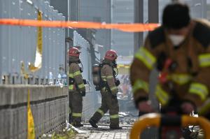 Incendiu devastator la o fabrică de baterii din Coreea de Sud. 20 de oameni au ars de vii, întreaga clădire a fost distrusă de flăcări