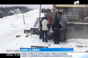ATENŢIE, şoferi! Se circulă cu dificultate în mai multe judeţe din România, din cauza zăpezii (VIDEO)