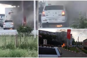 Flăcări în benzinărie, un taxi a luat foc lângă pompă, la Galaţi (video)