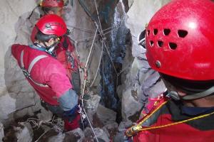 Operaţiune spectaculoasă de salvare, într-o peşteră din Munţii Leaota