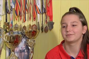 Ajutor pentru Bianca Rusu, fetiţa de 13 ani care a strâns deja 100 de medalii şi are un IQ de 140. Cadoul primit pentru a-şi duce visul mai departe