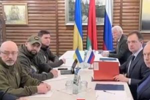 Negocieri Rusia - Ucraina, runda a treia. Ruşii spun că opresc imediat bombardamentele: trei condiţii imposibile pentru Zelenski