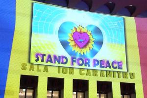 Mesaje de susţinere pentru ucraineni. Proiecţii de lumini în Bucureşti, pentru îndemn la pace