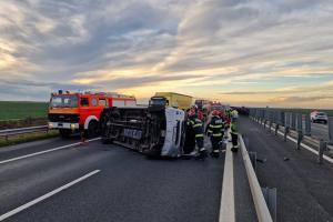 Accident cu 9 victime pe Autostrada 1, între Nădlac şi Arad. O persoană a murit, după ce un microbuz s-a răsturnat