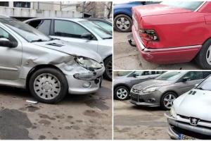 O șoferiță beată a făcut prăpăd în Galați: 9 mașini avariate, după ce a intrat cu mașina în zona pietonală din Orașul lui Moș Crăciun