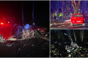 Tânăr mort într-un Seat zdrobit de un copac, în Prahova. Motorul mașinii a zburat la câțiva metri distanță