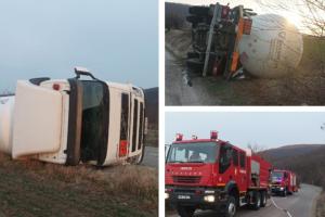 Accident grav în Vaslui. O cisternă încărcată cu 7 tone de gaz s-a răsturnat: pompierii au evitat o tragedie