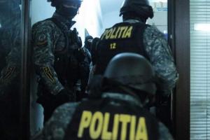 Percheziții DNA la Poliţia Română. Căști de protecție și bastoane cu electroşocuri luate din China, apoi vândute agenților la preţuri aproape duble