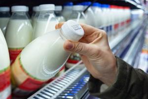 Se ieftineşte laptele timp de 6 luni. Premierul Ciucă: Avem soluţii pentru sprijinul fermierilor
