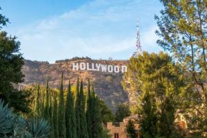 Scenariştii de la Hollywood vor intra în grevă, anunţă sindicatul WGA. Ce se va întâmpla cu serialele şi filmele programate să fie lansate în acest an