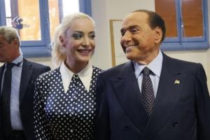 Testamentul lui Silvio Berlusconi: cum şi-a împărţit averea fabuloasă şi câţi bani îi lasă ultimei sale iubite, Marta Fascina