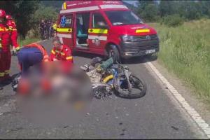 Doi motociclişti din Ungaria, spulberaţi pe şosea în România, după ce o şoferiţă a intrat pe contrasens în depăşire. Un alt bărbat, grav rănit în accident