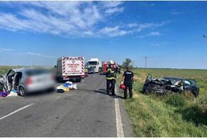 Doi șoferi, morți pe loc după un accident dezastruos pe o șosea Buzău. Alte trei persoane sunt în stare gravă