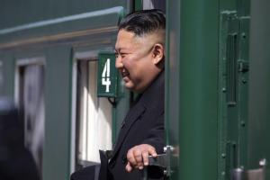 Kim Jong Un a plecat cu un tren special pentru a se întâlni cu Vladimir Putin în Rusia. Ce vor primi ruşii din Coreea de Nord