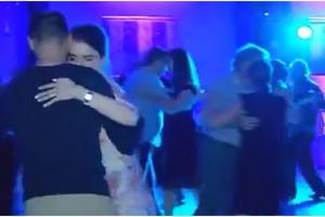 Pasionaţii de tango şi-au dat întâlnire la o seară dansantă, în Capitală: "Într-adevăr trăieşti momentul"