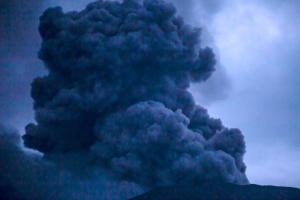 11 alpinişti au fost găsiţi morţi în urma erupţiei vulcanului Marapi din Indonezia. Vulcanul a aruncat cenuşă până la 3 km în aer