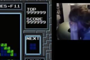 Un băiat de 13 ani devine primul jucător care a reuşit să termine jocul Tetris