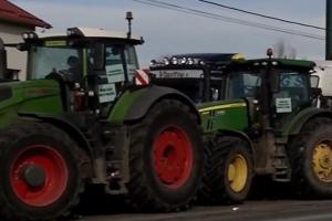 A cincea zi de proteste la intrarea în Bucureşti. Transportatorii şi fermierii speră ca mâine să-şi strige nemulţumirile în faţa Guvernului. Noi negocieri la Ministerul Finanţelor