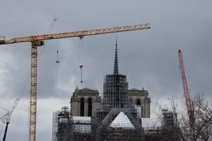 Catedrala Notre Dame revine la viață. Turnul clădirii a fost reconstruit după ce fusese distrus de incendiul devastator din 2019