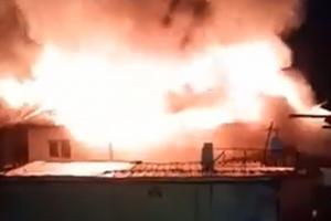 Incendiu violent la o casă din Bucureşti: 4 persoane s-au autoevacuat în ultimul moment. Focul ar fi pornit de la panourile fotovoltaice