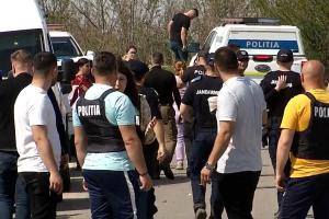 Poliţia a cerut teste ADN pentru a stabili cine e femeia găsită tranşată în saci, pe un cămp de lângă Autostrada Bucureşti - Piteşti