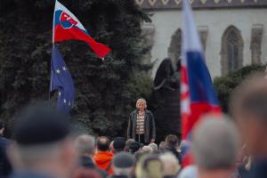 Slovacia, în pragul unui război civil, avertizează un ministru. Tentativa de asasinat a lui Robert Fico lasă Europa pradă tensiunilor politice