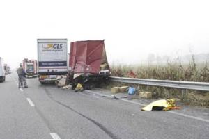 Tragedie românească în Italia: un tânăr român care urma să fie tată a doua oară a fost ucis de un TIR, pe banda de urgență a unei autostrăzi