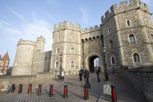 ATAC TERORIST la Londra: Cum arată NOILE BARIERE instalate la Castelul Windsor şi Buckingham Palace, pentru prevenirea unui nou atentat (FOTO)