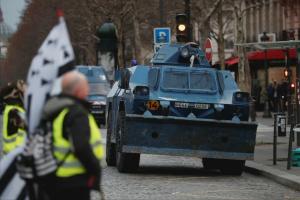 Proteste ample în Franța, ale vestelor galbene. 90 de mii de polițiști și jandarmi mobilizați