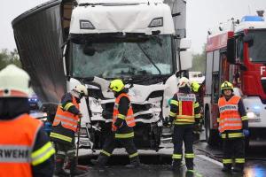 Doi şoferi români de TIR au murit într-un groaznic accident pe autostradă în Austria (Video)